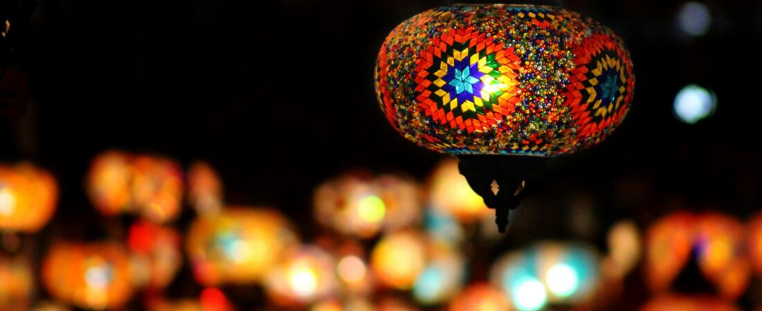 Comment le mouvement Art déco a-t-il influencé le design des lampes ?