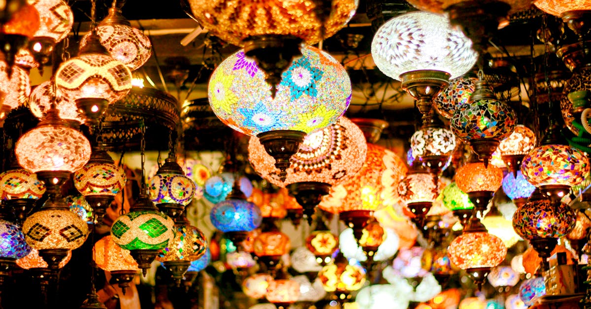 Quels matériaux sont couramment utilisés dans les lampes Art déco ?